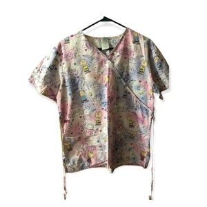 Scrub Top Women’s‎ Size Medium Peanuts Pink Pull Over Medical V-Neck Tie Back